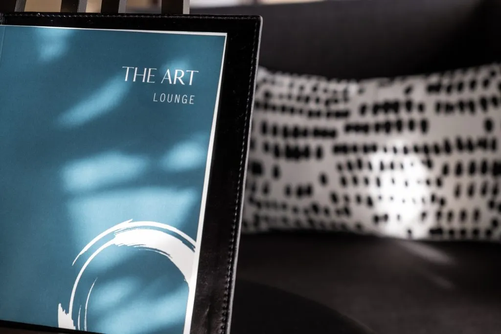 THE ART LOUNGE